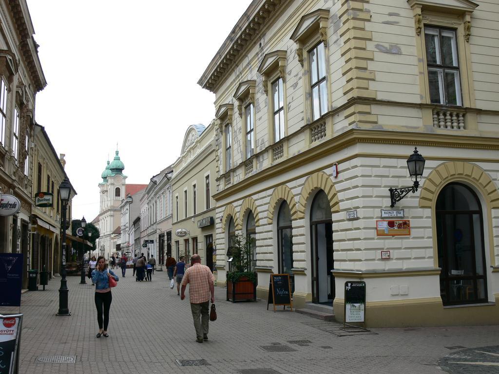 Sunny City Center Pécs Eksteriør billede